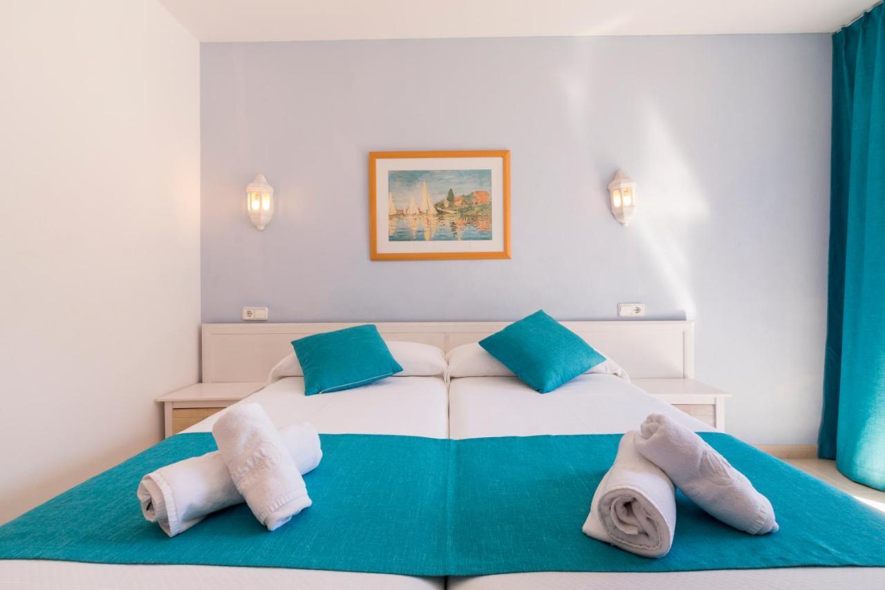 Double or Twin Room Partial Sea View
