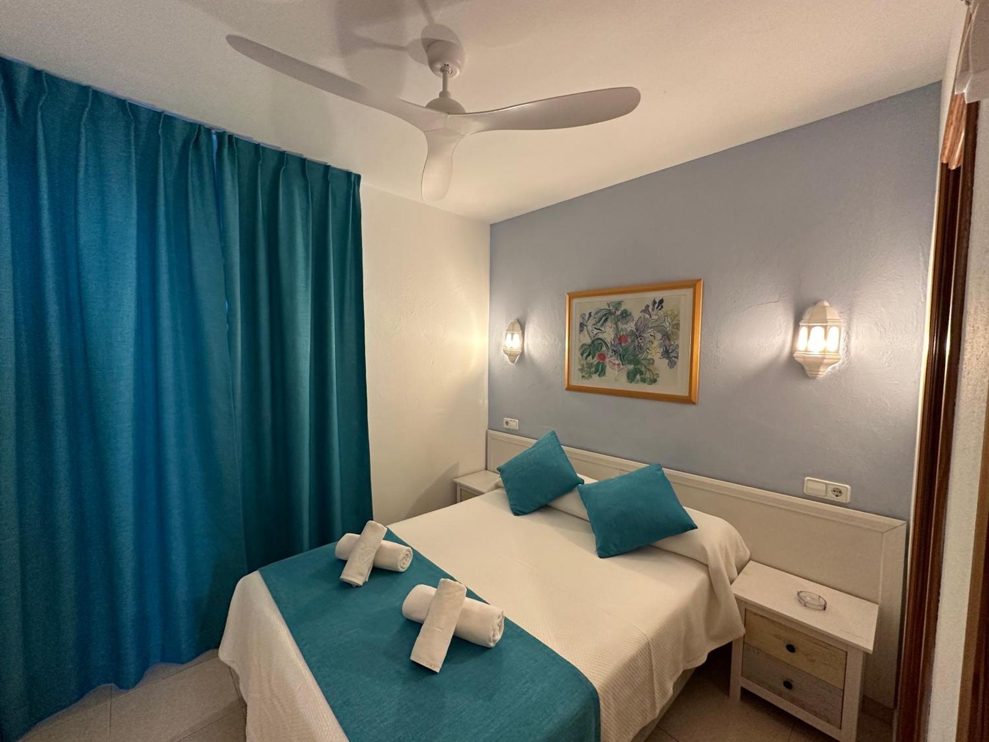 Double or Twin Room Partial Sea View